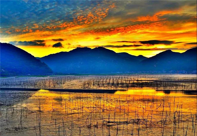 適合一個人旅行的10個地方，3個在云南?。。? /></a>
                            </div>
                            <div   id=